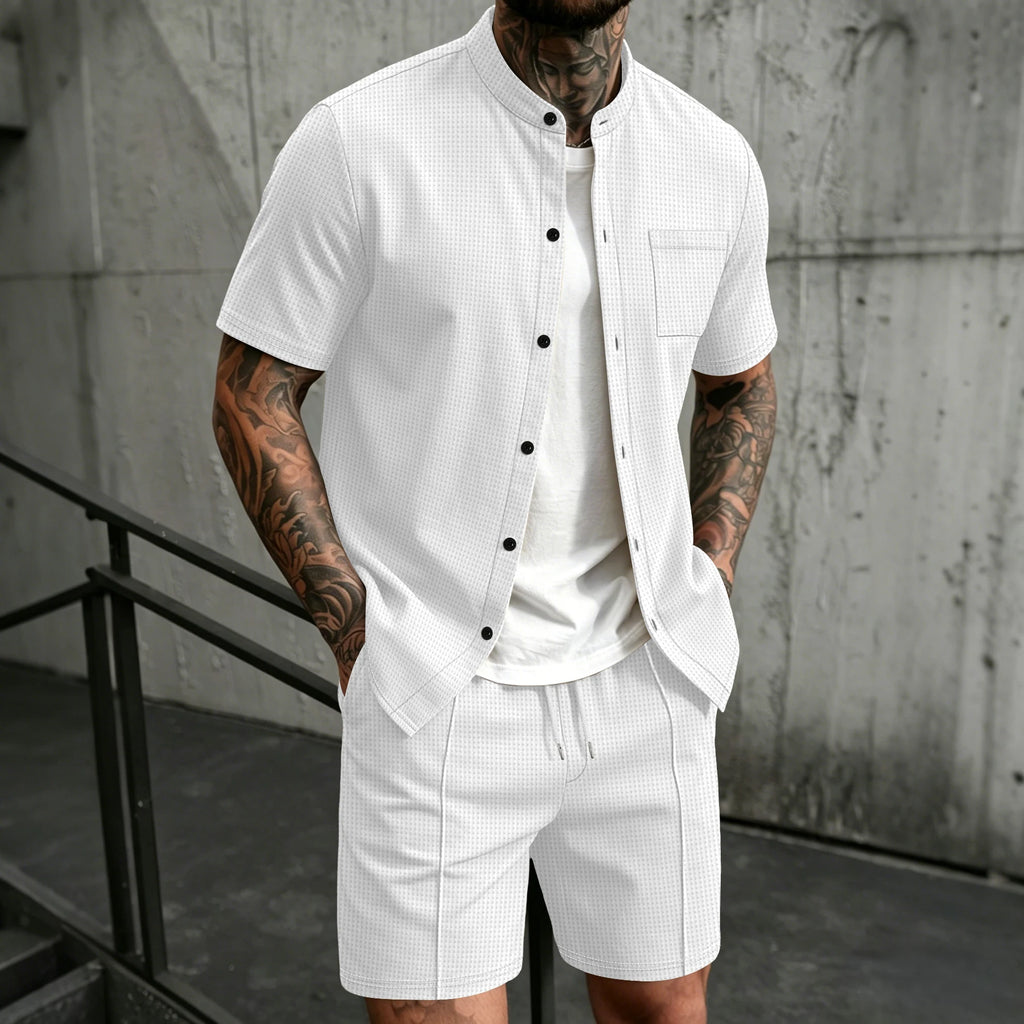 Ensemble deux pièces pour homme, chemise à manches courtes et col montant avec poche poitrine et short à cordon de serrage, style décontracté