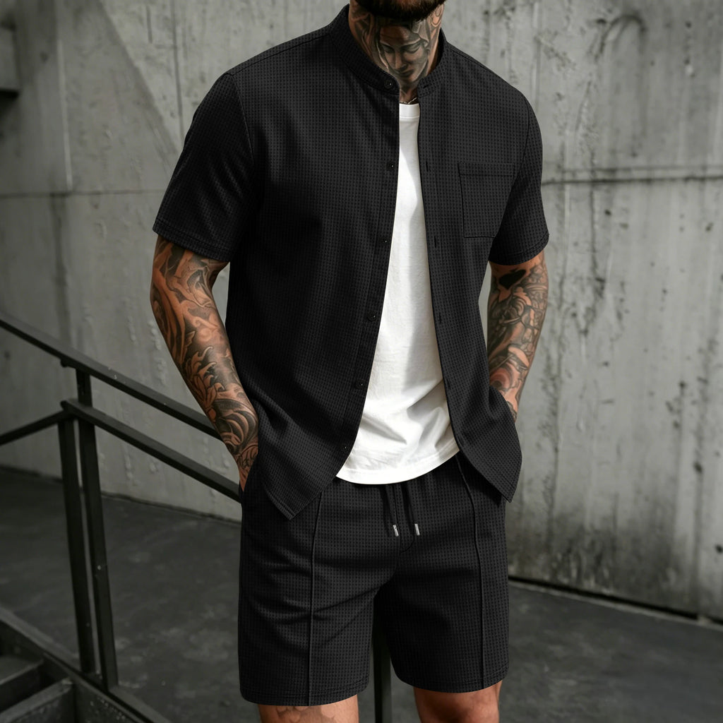 Ensemble deux pièces pour homme, chemise à manches courtes et col montant avec poche poitrine et short à cordon de serrage, style décontracté