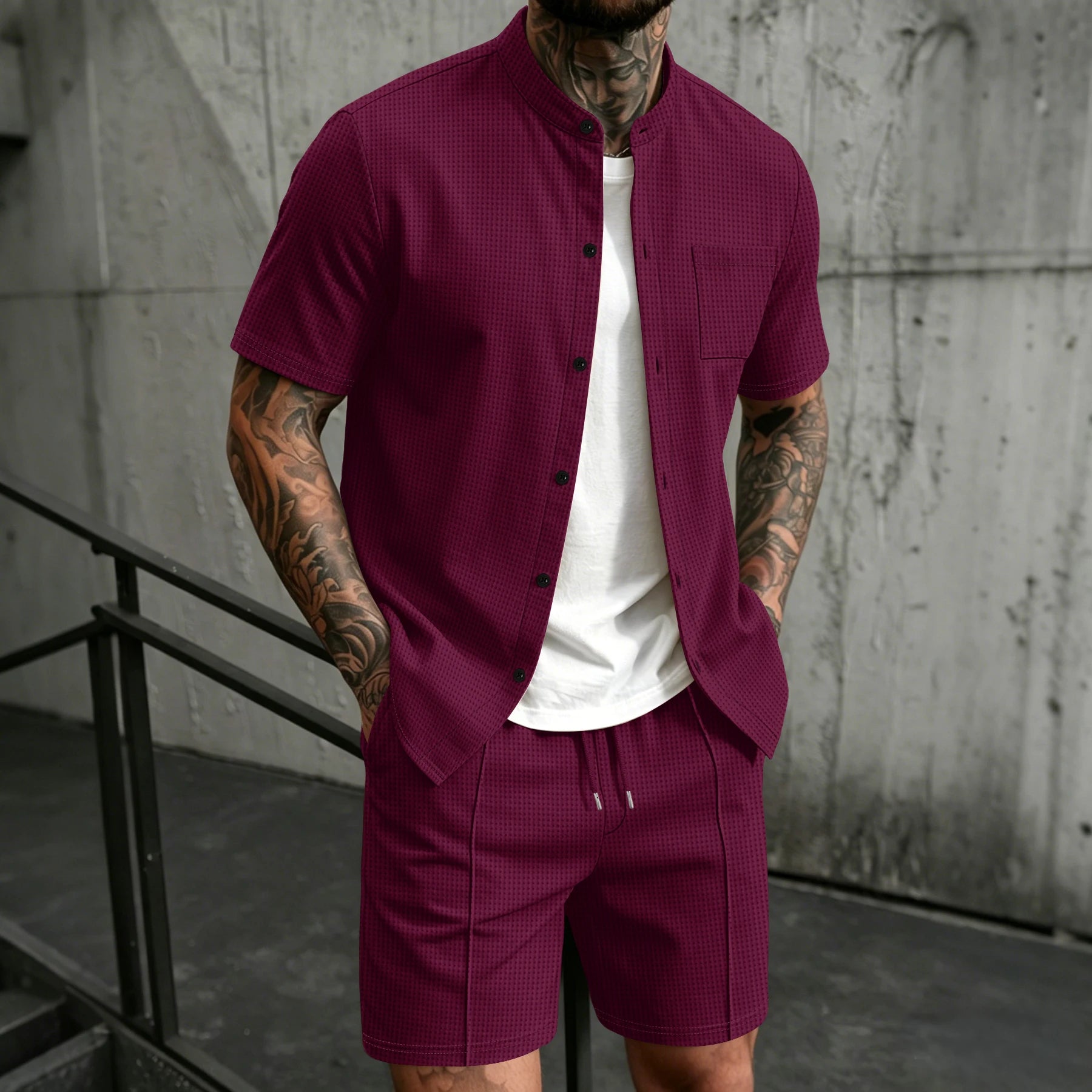 Ensemble deux pièces pour homme, chemise à manches courtes et col montant avec poche poitrine et short à cordon de serrage, style décontracté
