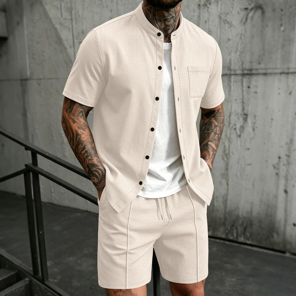 Ensemble deux pièces pour homme, chemise à manches courtes et col montant avec poche poitrine et short à cordon de serrage, style décontracté