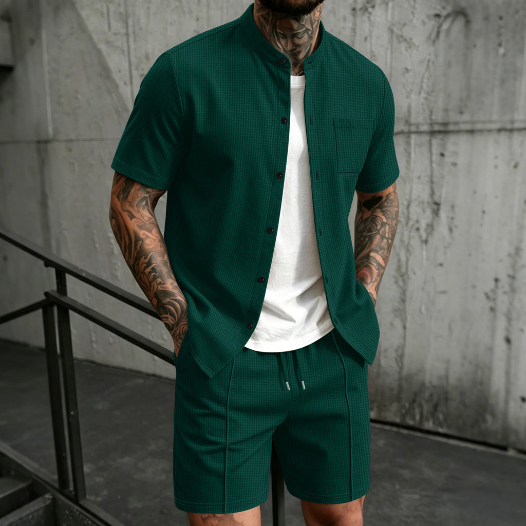 Ensemble deux pièces pour homme, chemise à manches courtes et col montant avec poche poitrine et short à cordon de serrage, style décontracté